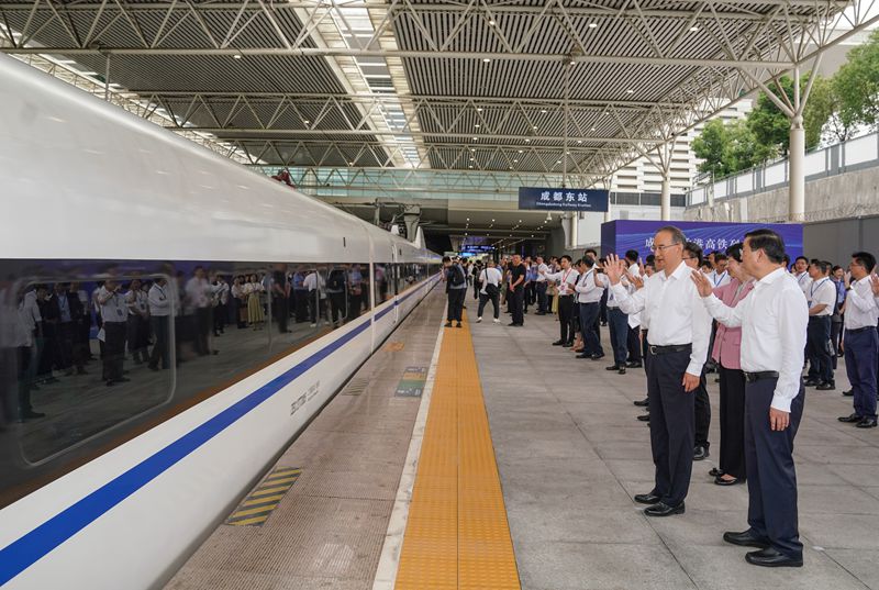 成都至香港高铁列车开通
黄强宣布开通「相关图片」